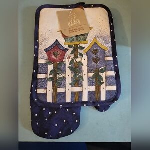 NWT Home Trends Pot Holder and Oven Mitt Set